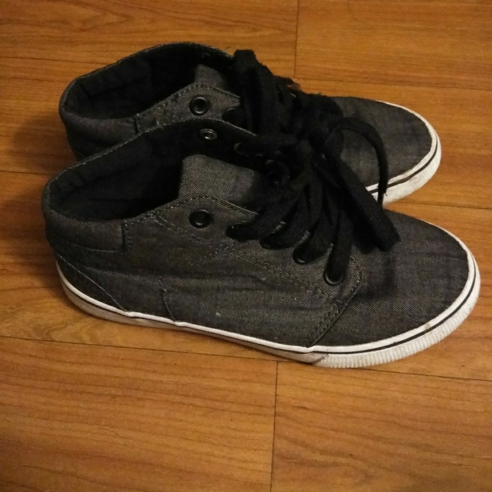 Sold*****Kids Shoes like new sz 13